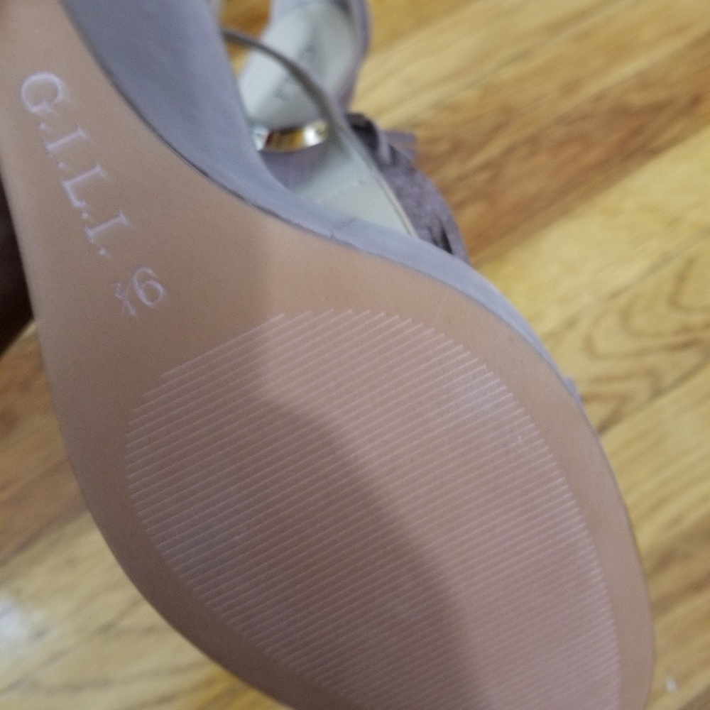 Shoes - Picture 5 of 5